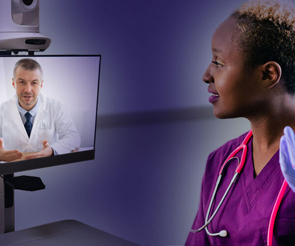 nurse-discusses-with-physician-on-video